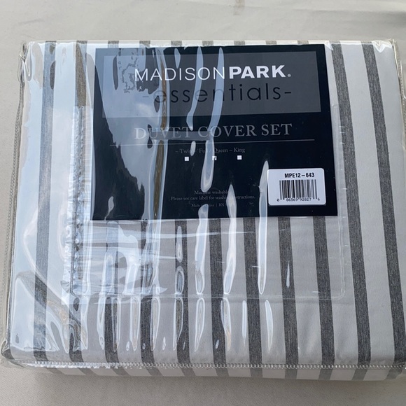 Madison Park Essentials Reversible Duvet Cover Set - Picture 2 of 8